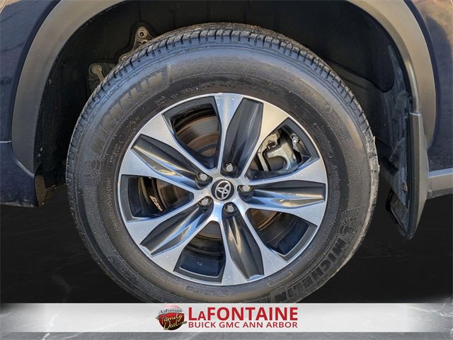Used 2024 Toyota Highlander XLE image 28