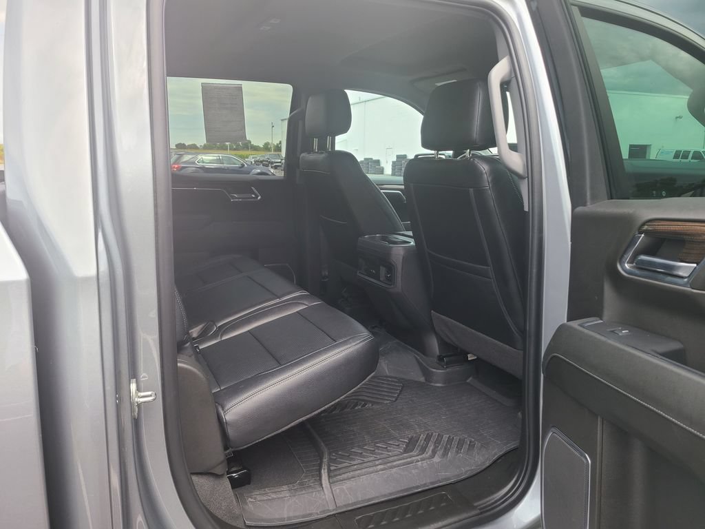 Used 2024 Chevrolet Silverado 1500 LT Trail Boss w/ Convenience Package II AWD/4WD image 15