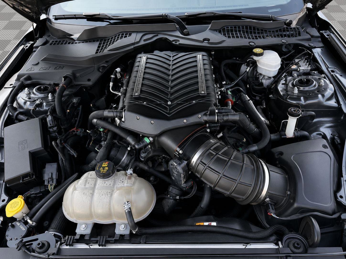 Used 2018 Ford Mustang GT RWD image 2