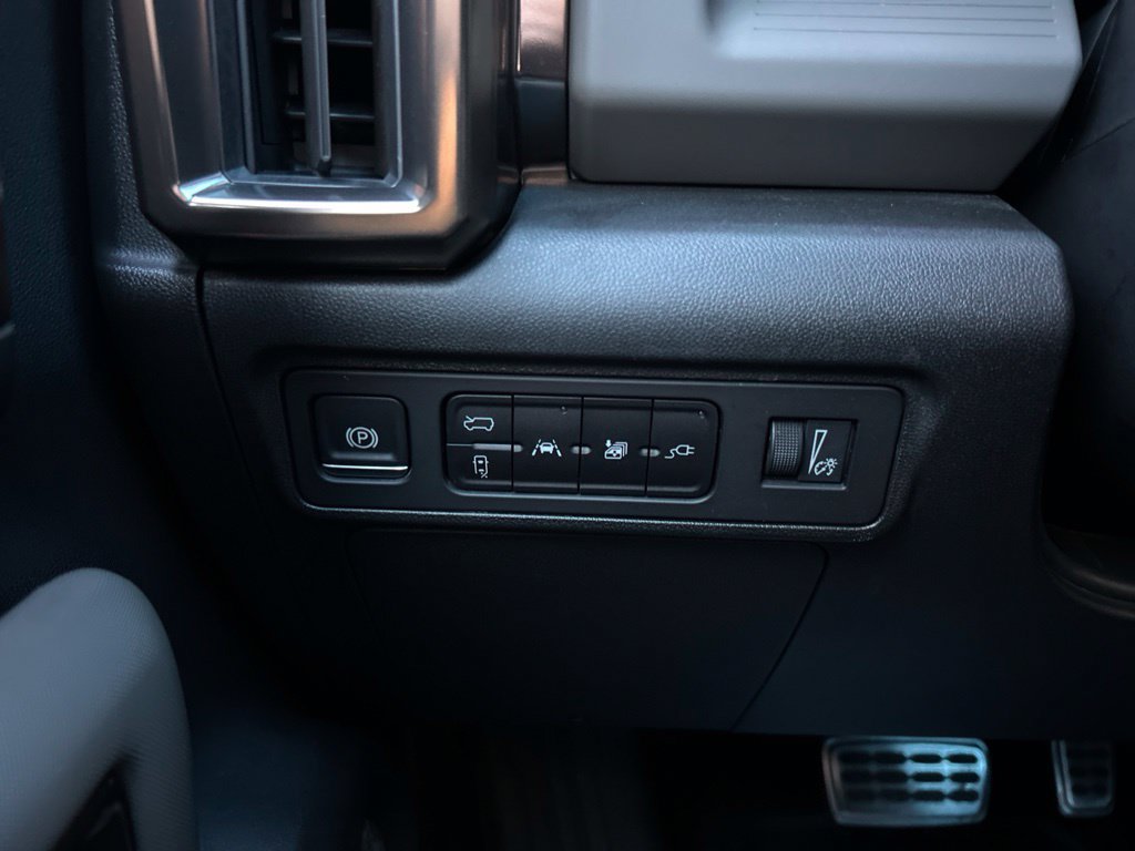 Used 2025 GMC Hummer EV 2X w/ LPO, Sport Package AWD/4WD image 61