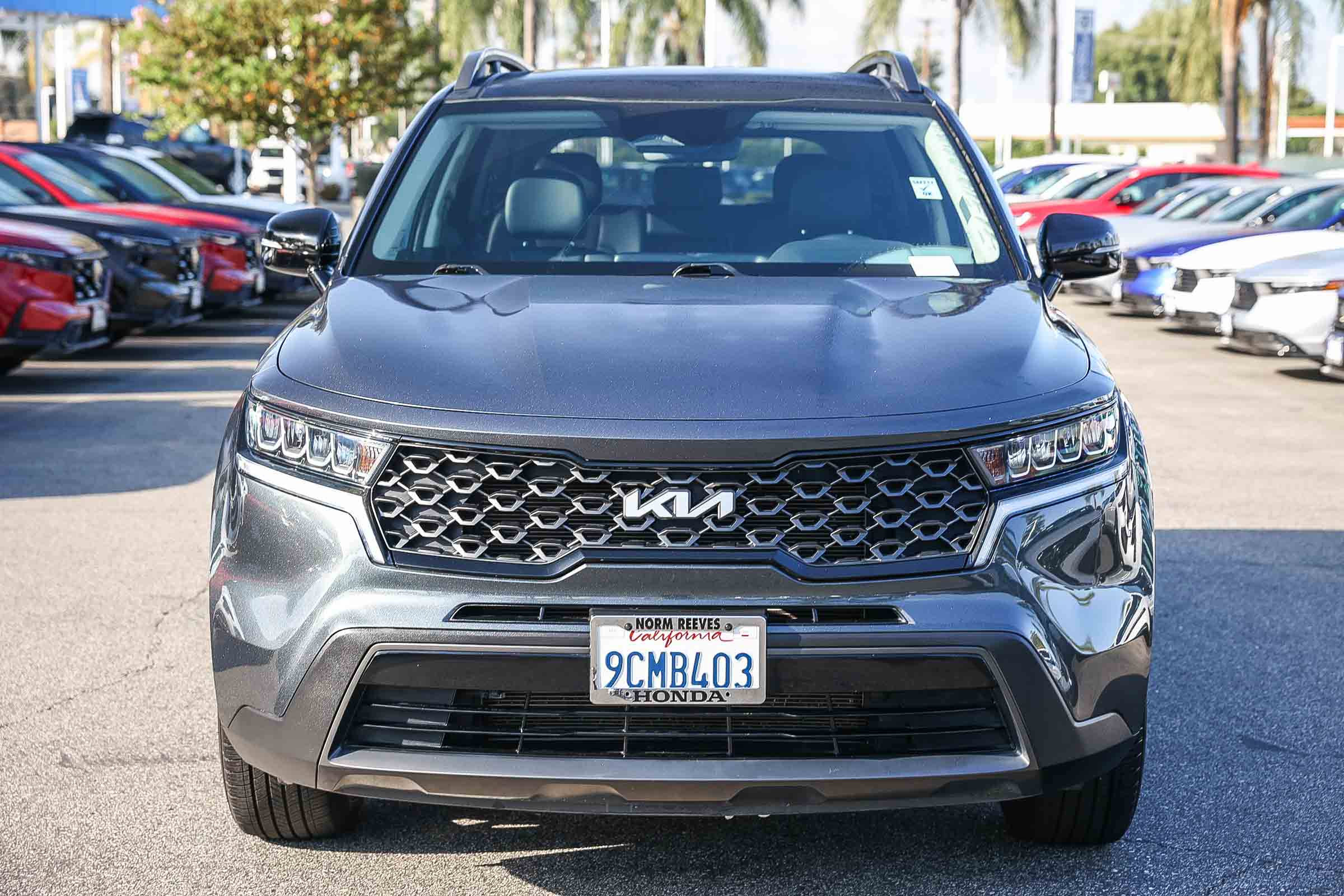 Used 2022 Kia Sorento S w/ Panoramic Sunroof Package image 2