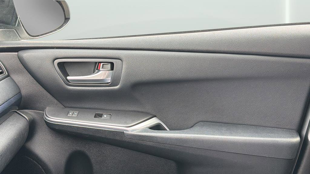 Used 2016 Toyota Camry SE image 21