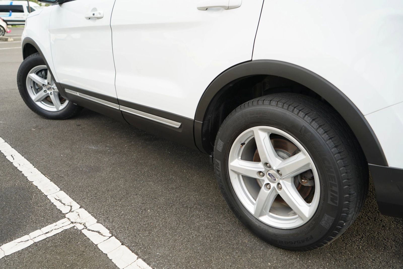 Used 2018 Ford Explorer XLT w/ Equipment Group 201A image 6