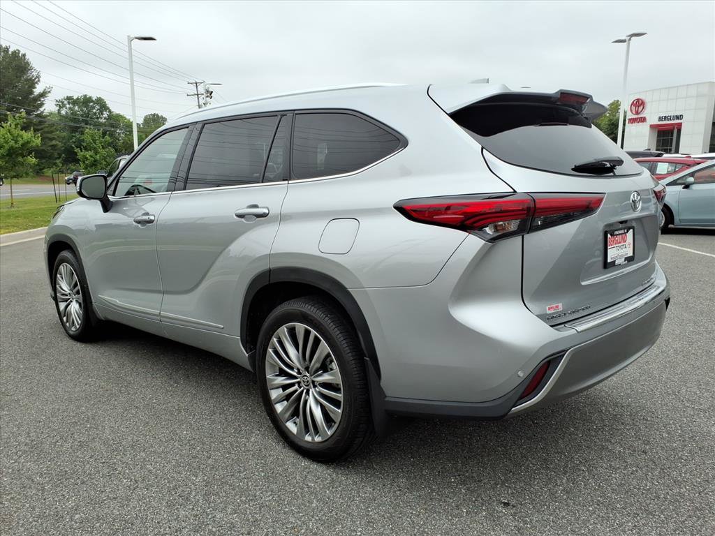 Used 2023 Toyota Highlander Platinum AWD/4WD image 12