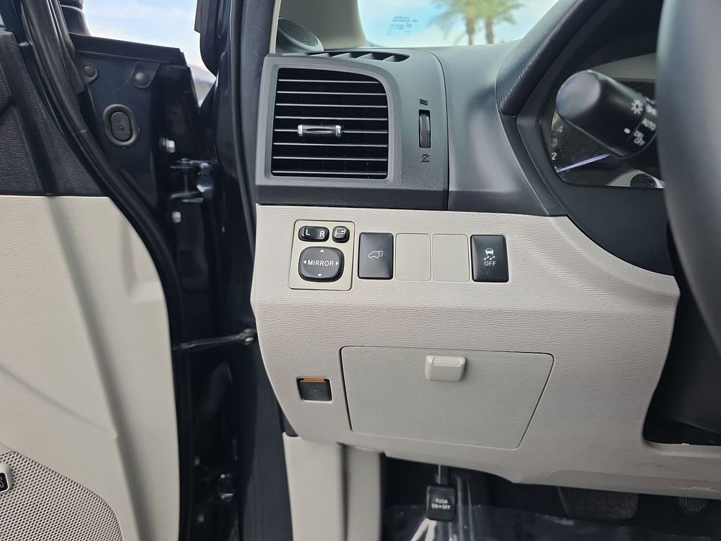 Used 2015 Toyota Venza XLE w/ XLE Premium Package FWD image 18