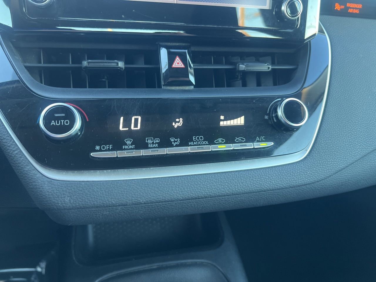 Used 2020 Toyota Corolla LE image 27