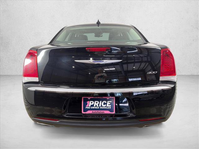 Used 2020 Chrysler 300 Limited RWD image 6