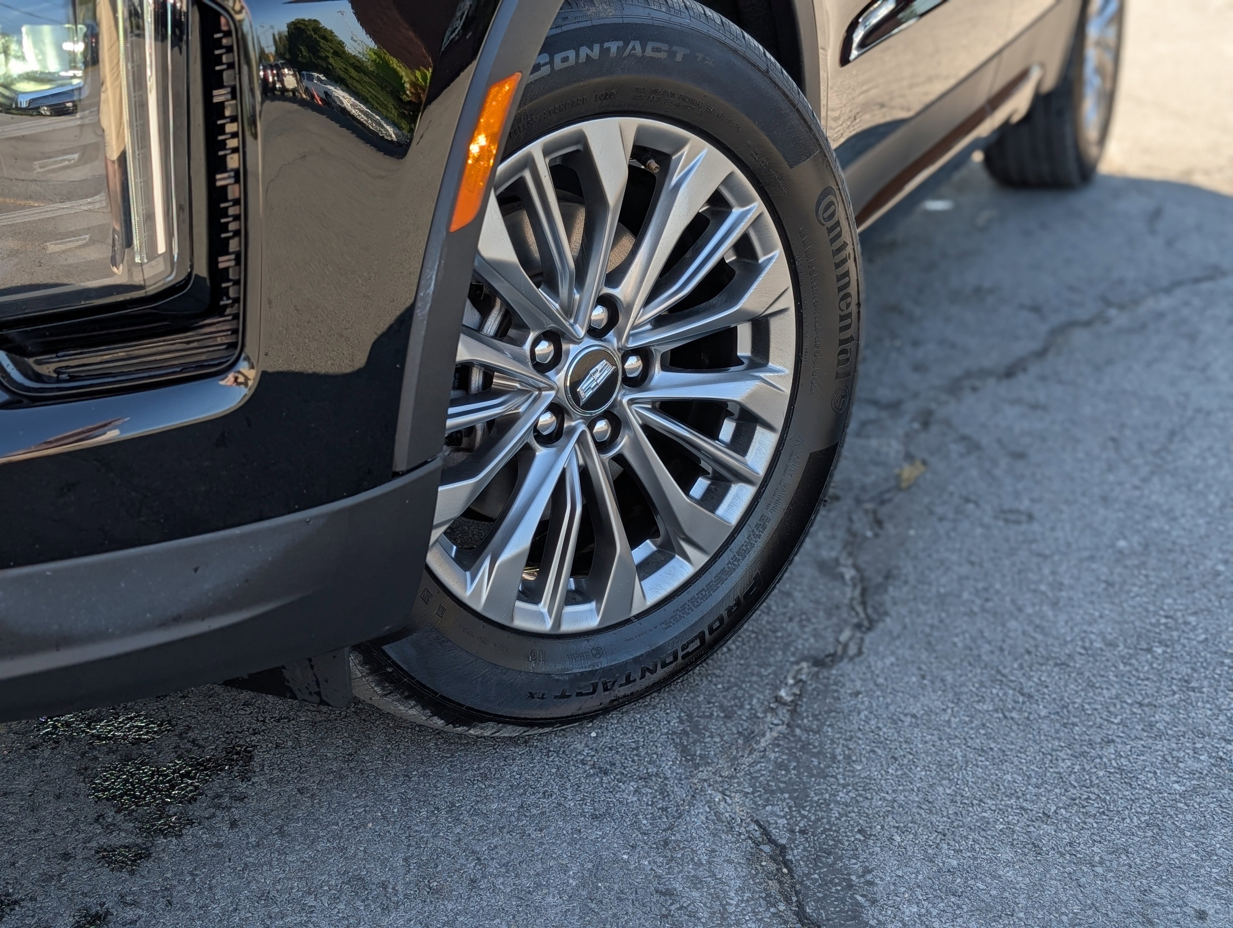 Used 2024 Cadillac XT4 Premium Luxury image 6