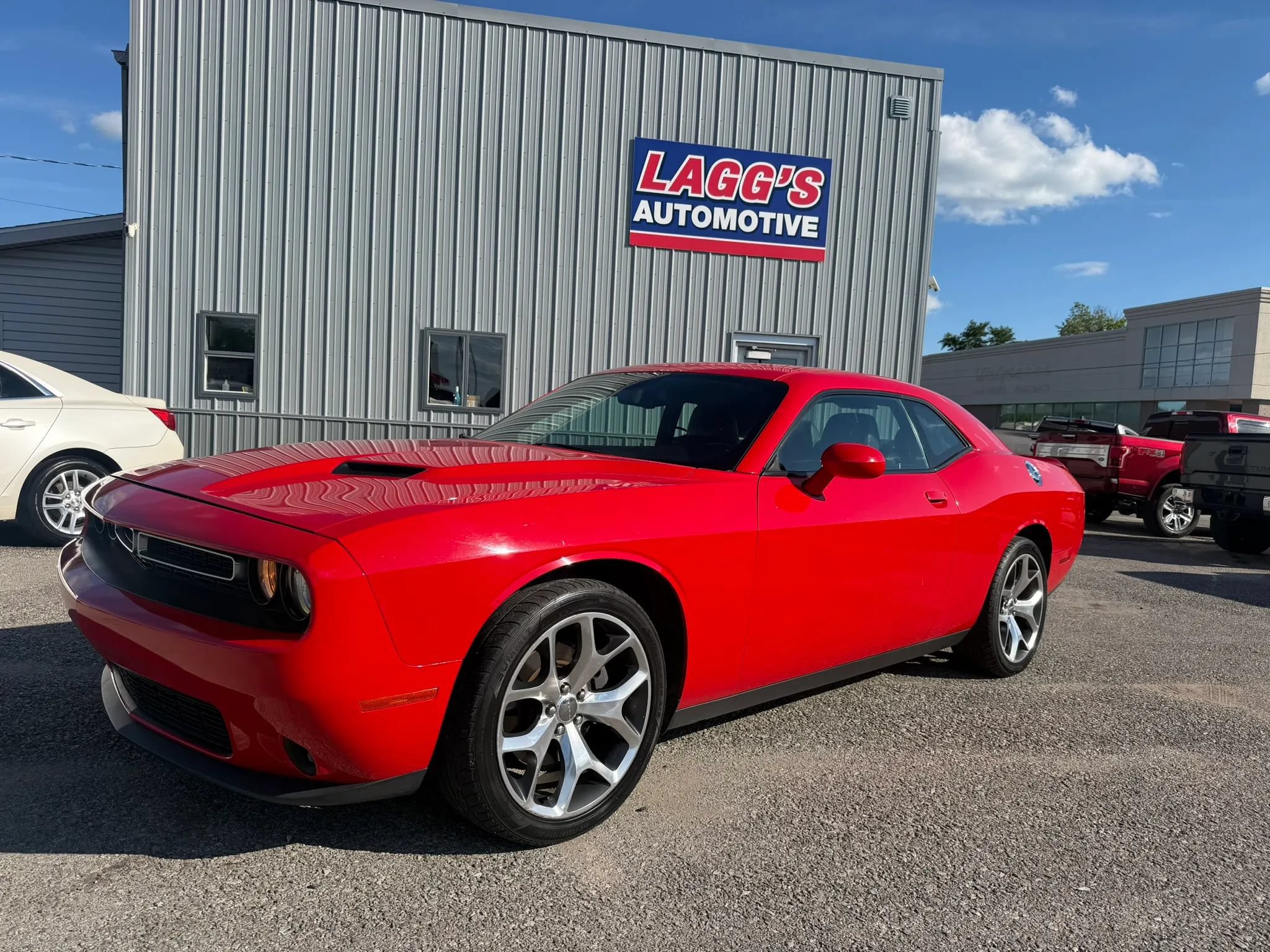 Used 2016 Dodge Challenger SXT Plus RWD image 1