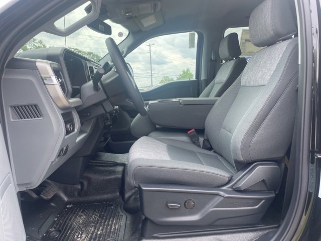 New 2025 Ford F550 4x4 Crew Cab Super Duty w/ XLT Value Package image 16