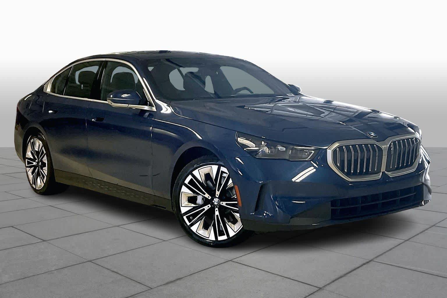Used 2026 BMW 530i w/ Premium Package RWD image 2