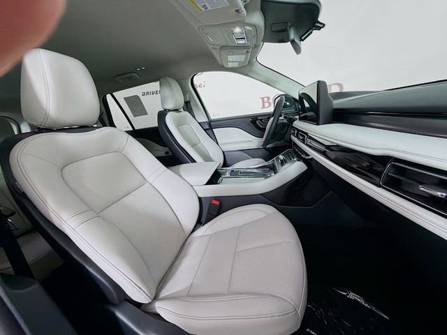 New 2026 Lincoln Aviator 2WD image 32