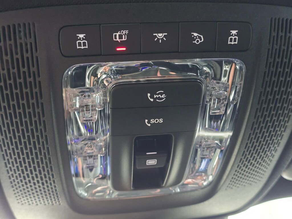 Used 2025 Mercedes-Benz GLB 250 4MATIC image 44