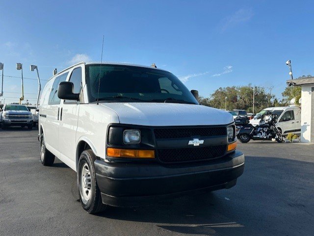 Used 2017 Chevrolet Express 2500 RWD image 4