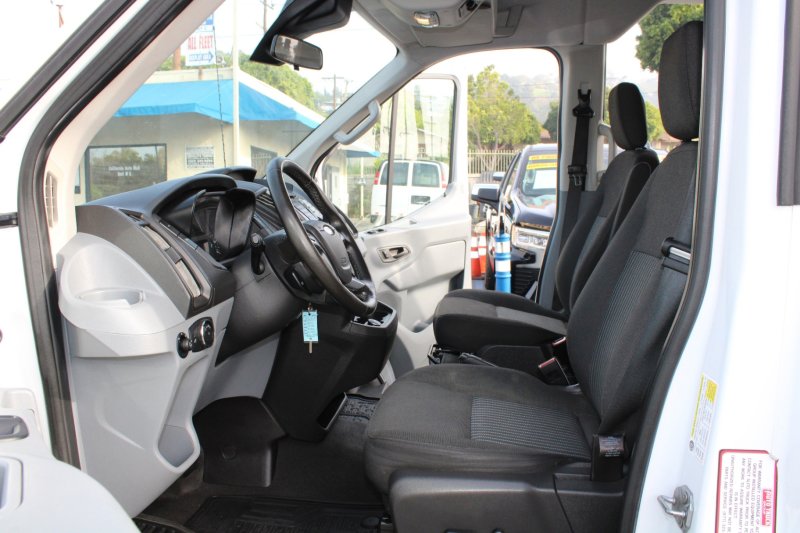 Used 2017 Ford Transit 150 XLT image 9