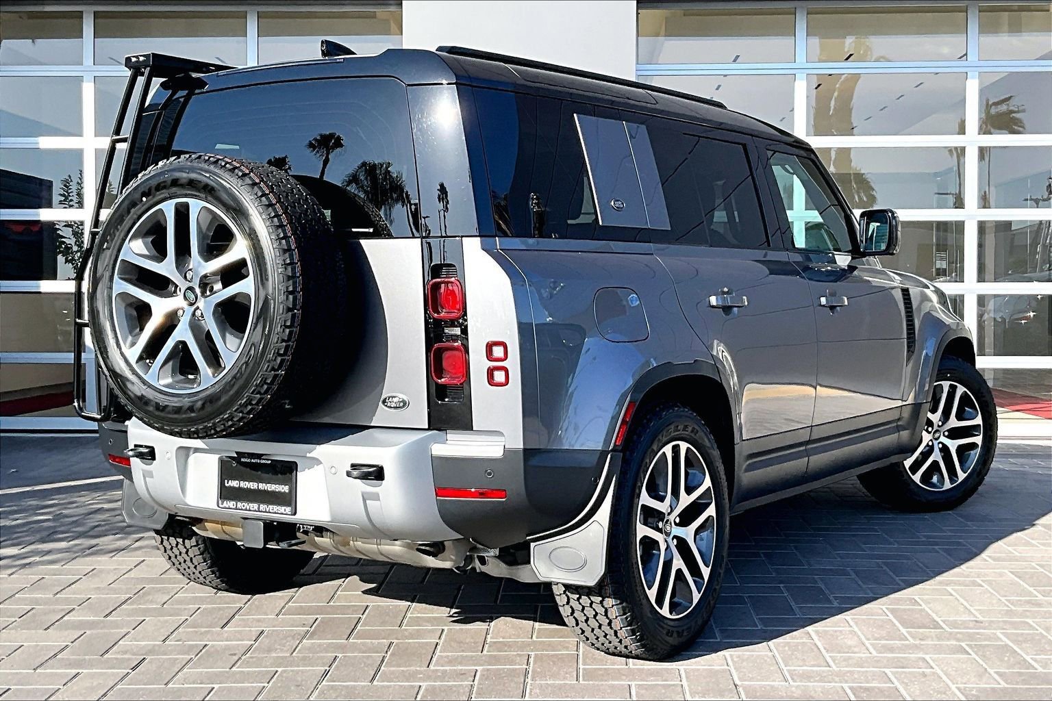 Used 2020 Land Rover Defender 110 First Edition AWD/4WD image 13