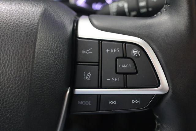 Used 2023 Toyota Highlander XLE image 12