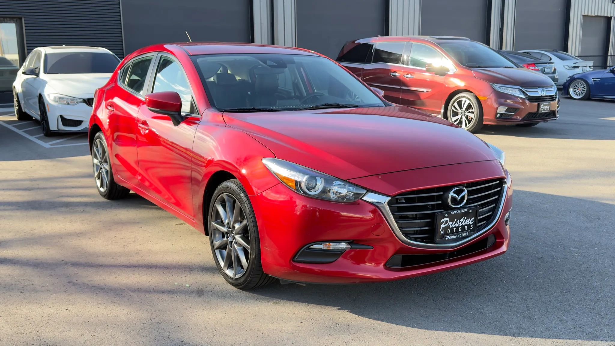 Used 2018 MAZDA MAZDA3 Touring FWD image 2