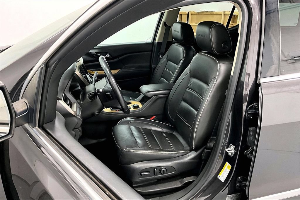 Used 2017 GMC Acadia Denali w/ Technology Package FWD image 31