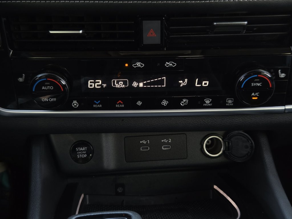Used 2025 Nissan Rogue SL w/ SL Premium Package FWD image 17