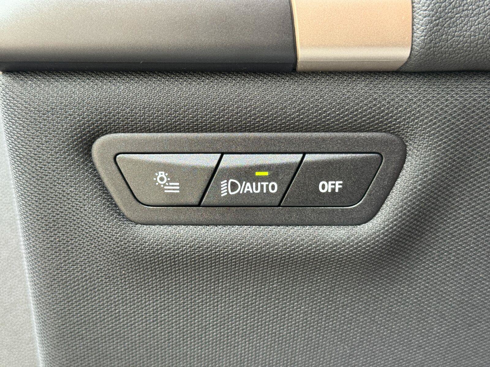 Used 2022 BMW iX xDrive50 w/ Sport Package AWD/4WD image 17