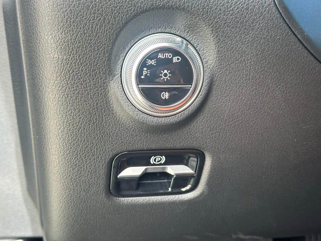 Used 2024 Mercedes-Benz C 300 Sedan image 32