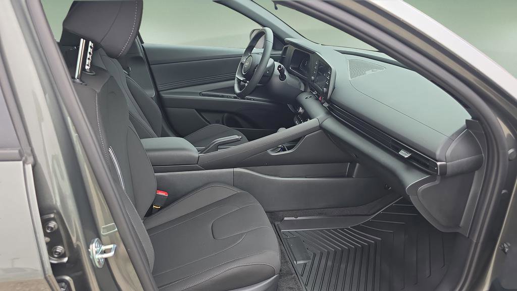 New 2026 Hyundai Elantra Sport FWD image 21