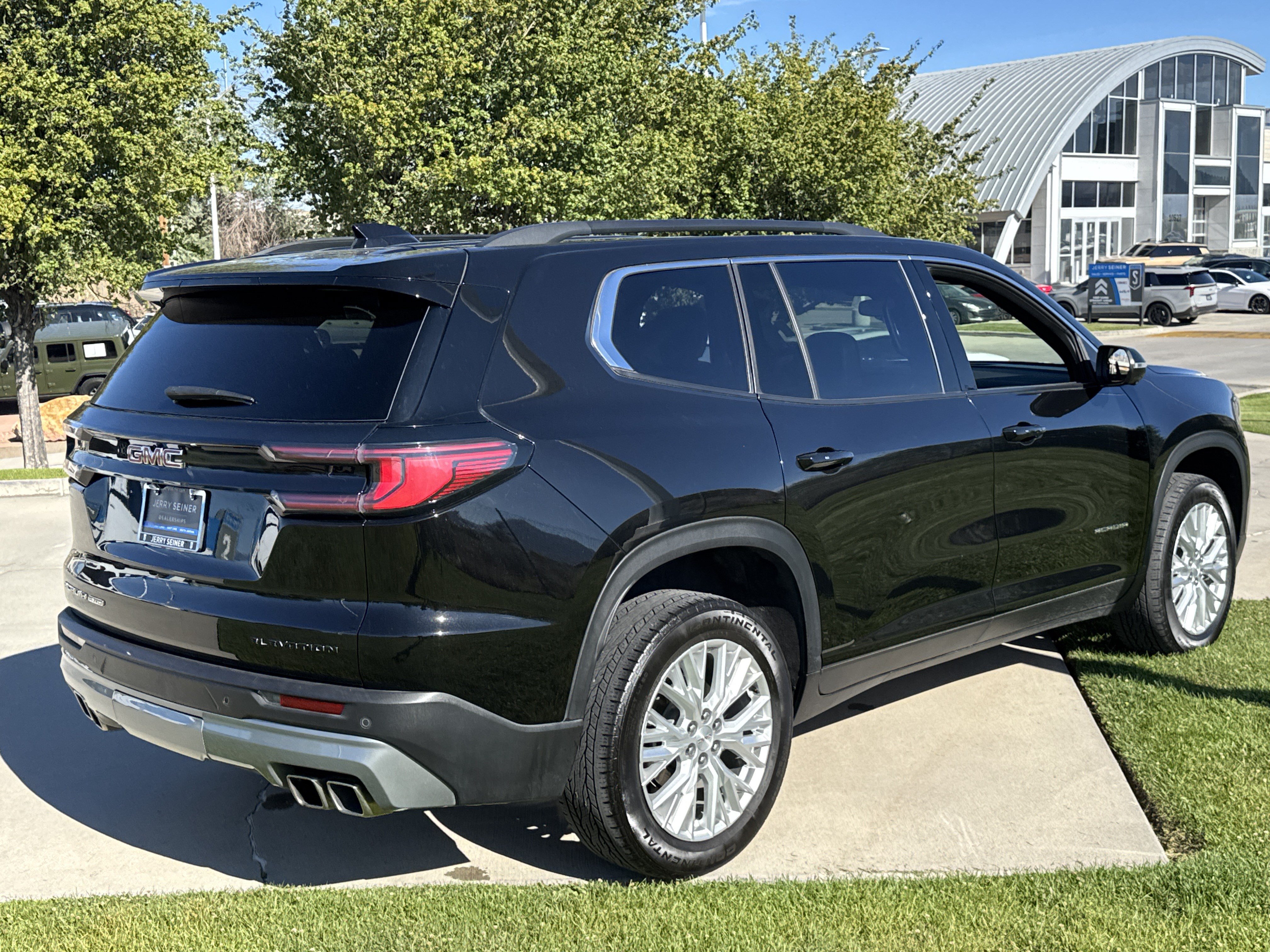 Used 2024 GMC Acadia Elevation w/ Luxury Package AWD/4WD image 5