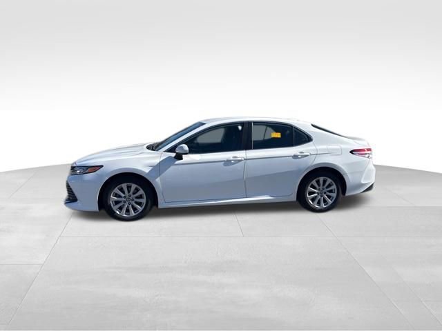 Used 2020 Toyota Camry LE image 3