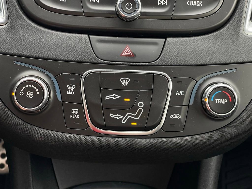 Used 2017 Chevrolet Malibu LT FWD image 23