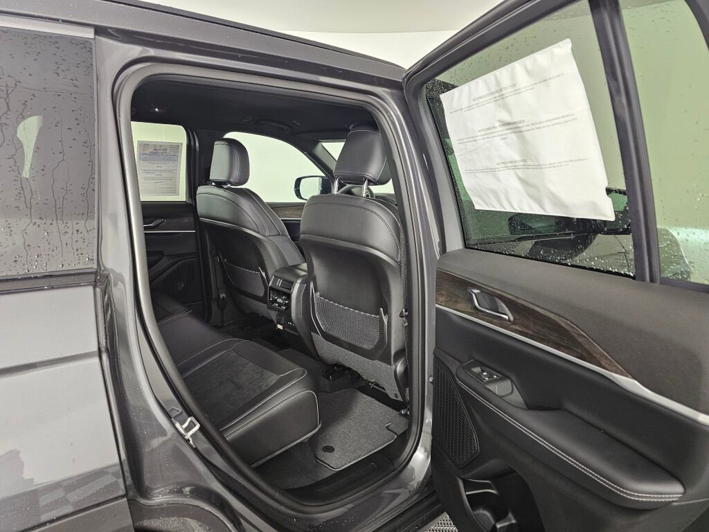 New 2026 Jeep Grand Cherokee Altitude image 35