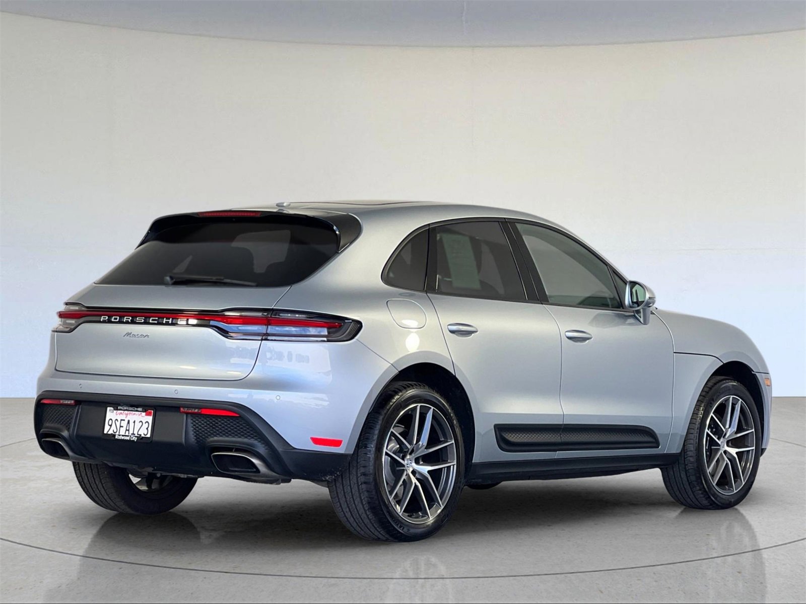 Used 2025 Porsche Macan image 8