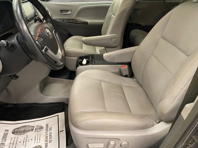 Used 2018 Toyota Sienna XLE w/ XLE Navigation Package image 19