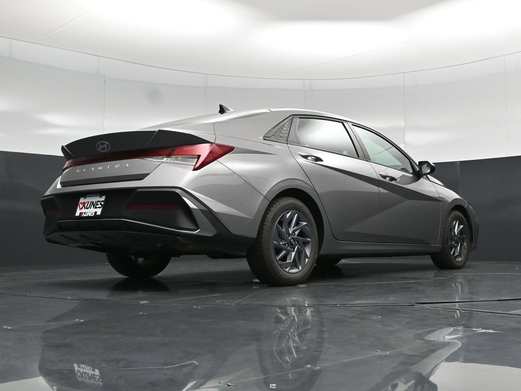 Used 2024 Hyundai Elantra SEL FWD image 42