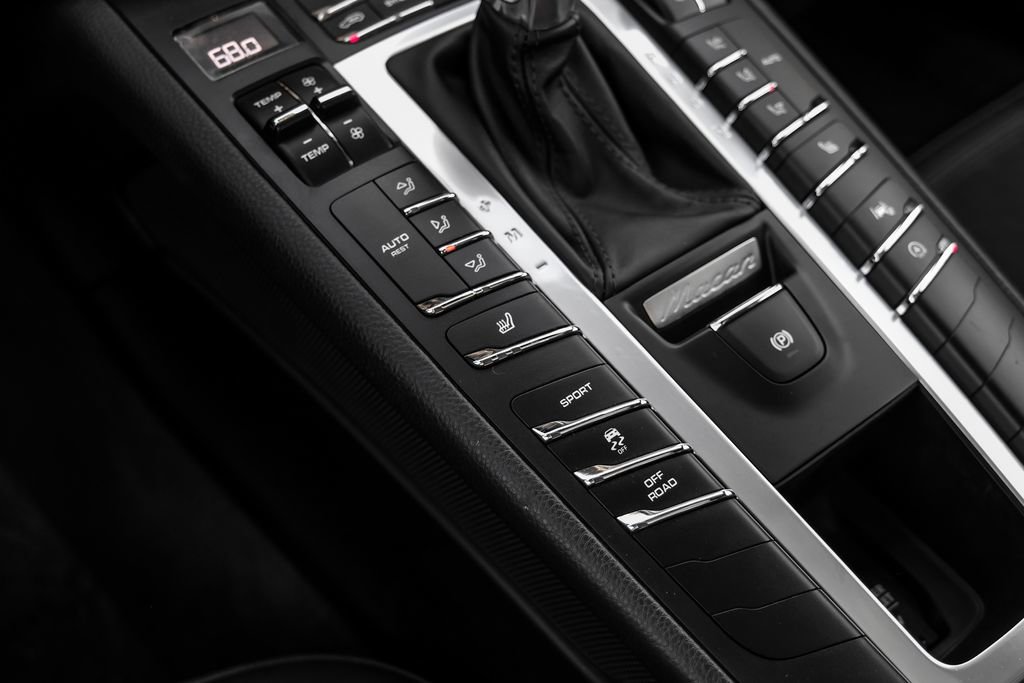 Used 2020 Porsche Macan AWD/4WD image 22