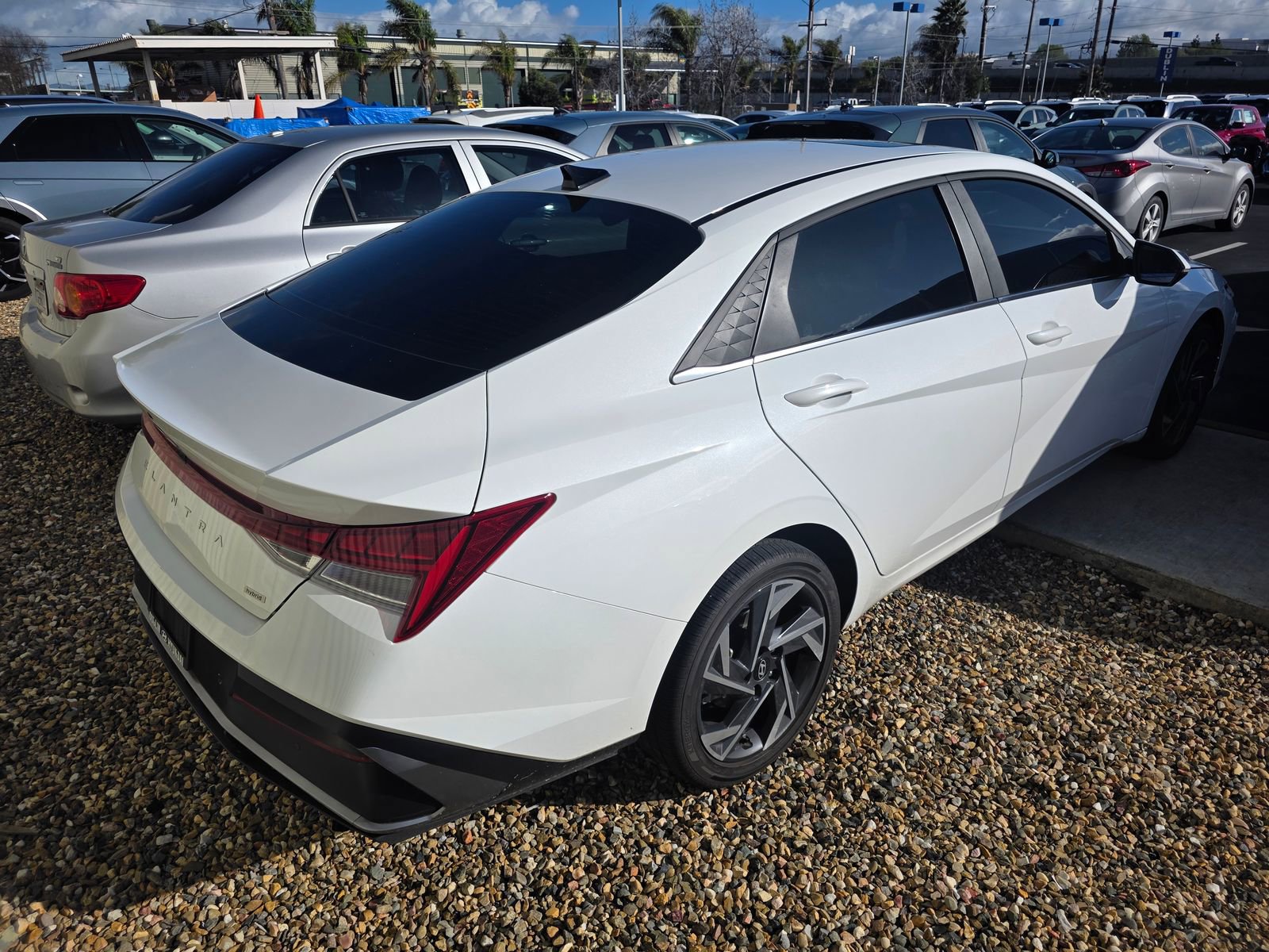 Used 2024 Hyundai Elantra Limited image 2