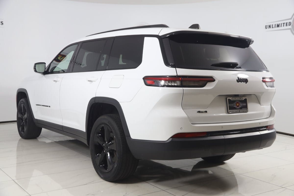 Used 2023 Jeep Grand Cherokee L Laredo AWD/4WD image 4
