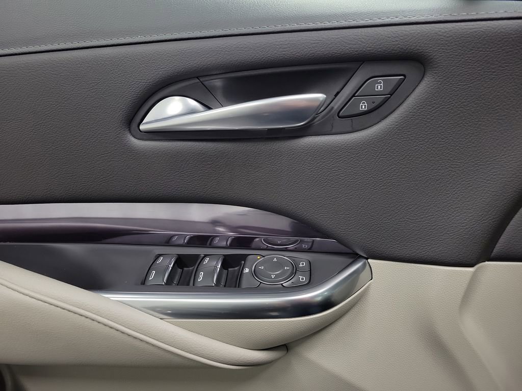 Used 2023 Cadillac XT4 Luxury w/ Cold Weather Package image 21