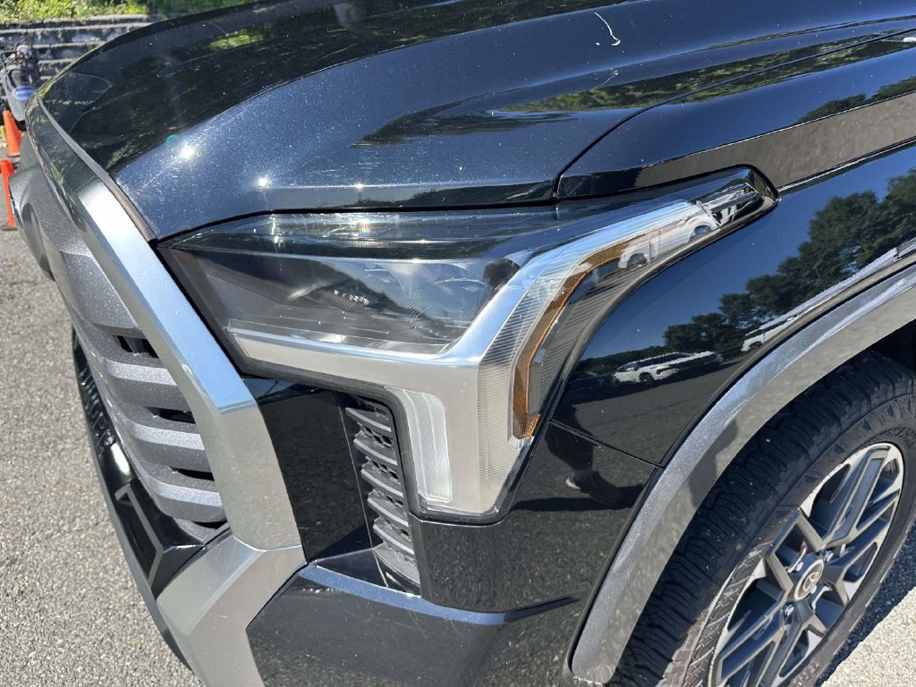 Used 2022 Toyota Tundra Limited w/ Power Package AWD/4WD image 9