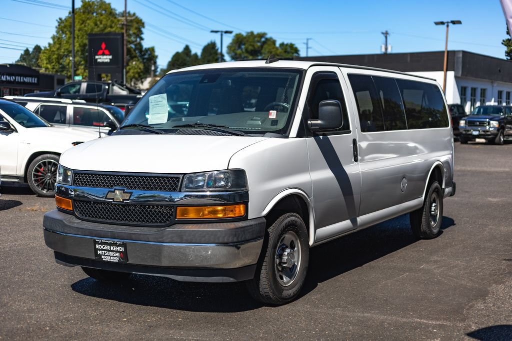 Used 2020 Chevrolet Express 3500 LT w/ LT Preferred Equipment Group RWD image 4