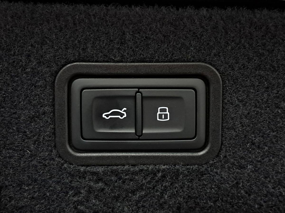 Used 2021 Audi A8 L 4.0T w/ Executive Plus Package image 70