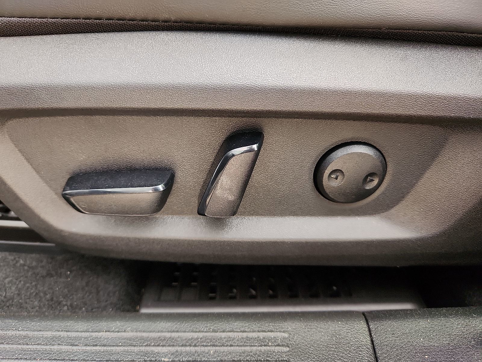 Used 2024 Nissan Rogue Platinum image 15