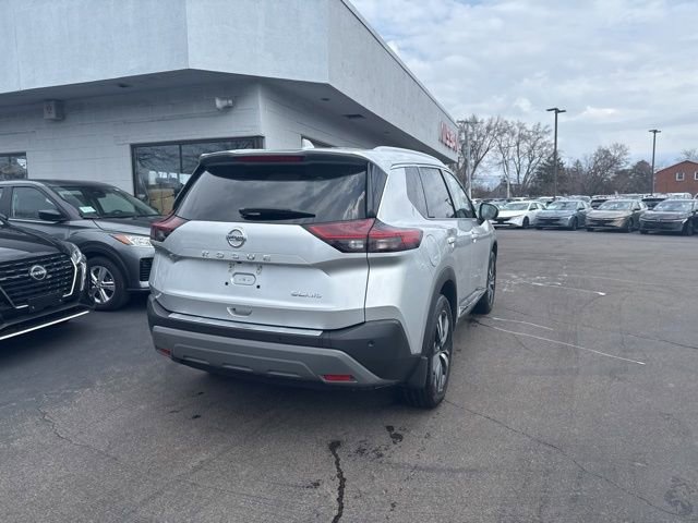 Used 2021 Nissan Rogue SL w/ Premium Package image 2