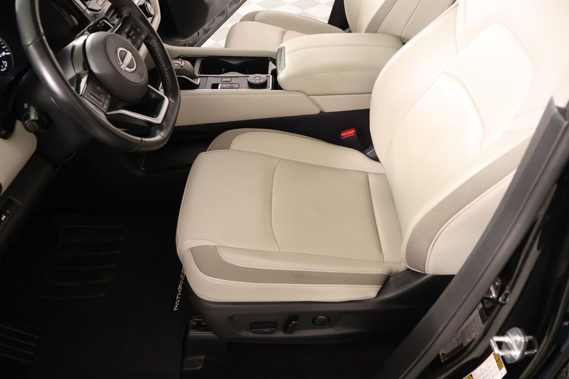 Used 2024 Nissan Pathfinder SL w/ SL Premium Package AWD/4WD image 11
