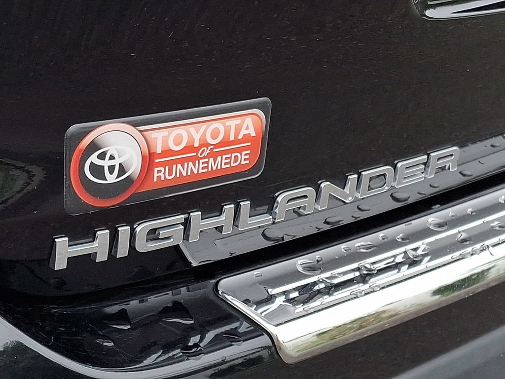 Certified 2020 Toyota Highlander XLE AWD/4WD image 31