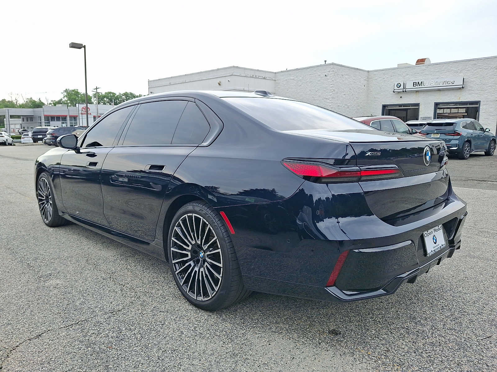 Used 2024 BMW 740i xDrive w/ Premium Package 2 AWD/4WD image 4