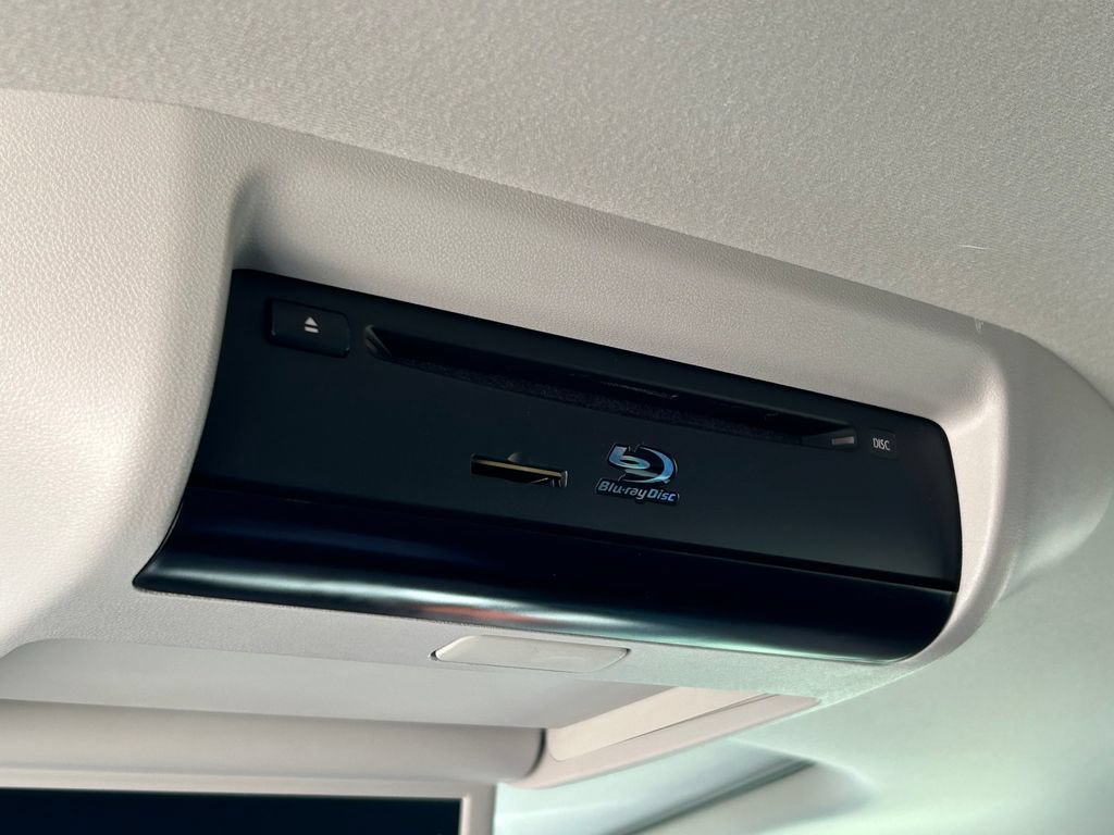 Used 2019 Toyota Sequoia Platinum RWD image 27