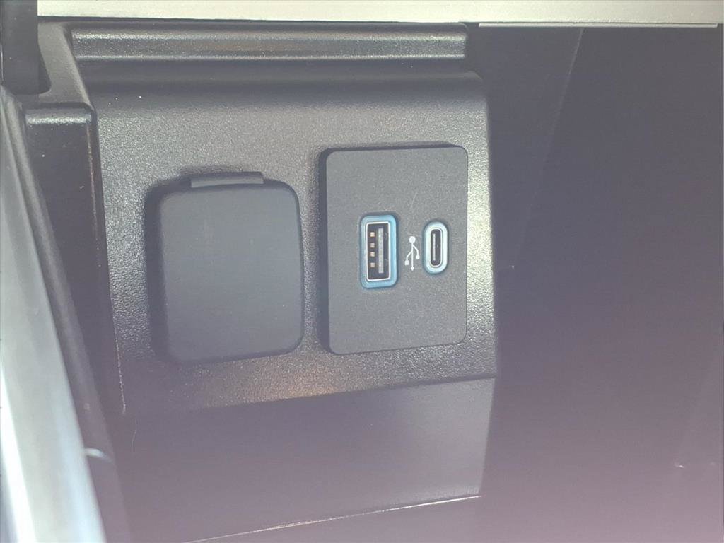 Used 2024 Ford Explorer XLT w/ Equipment Group 202A RWD image 9