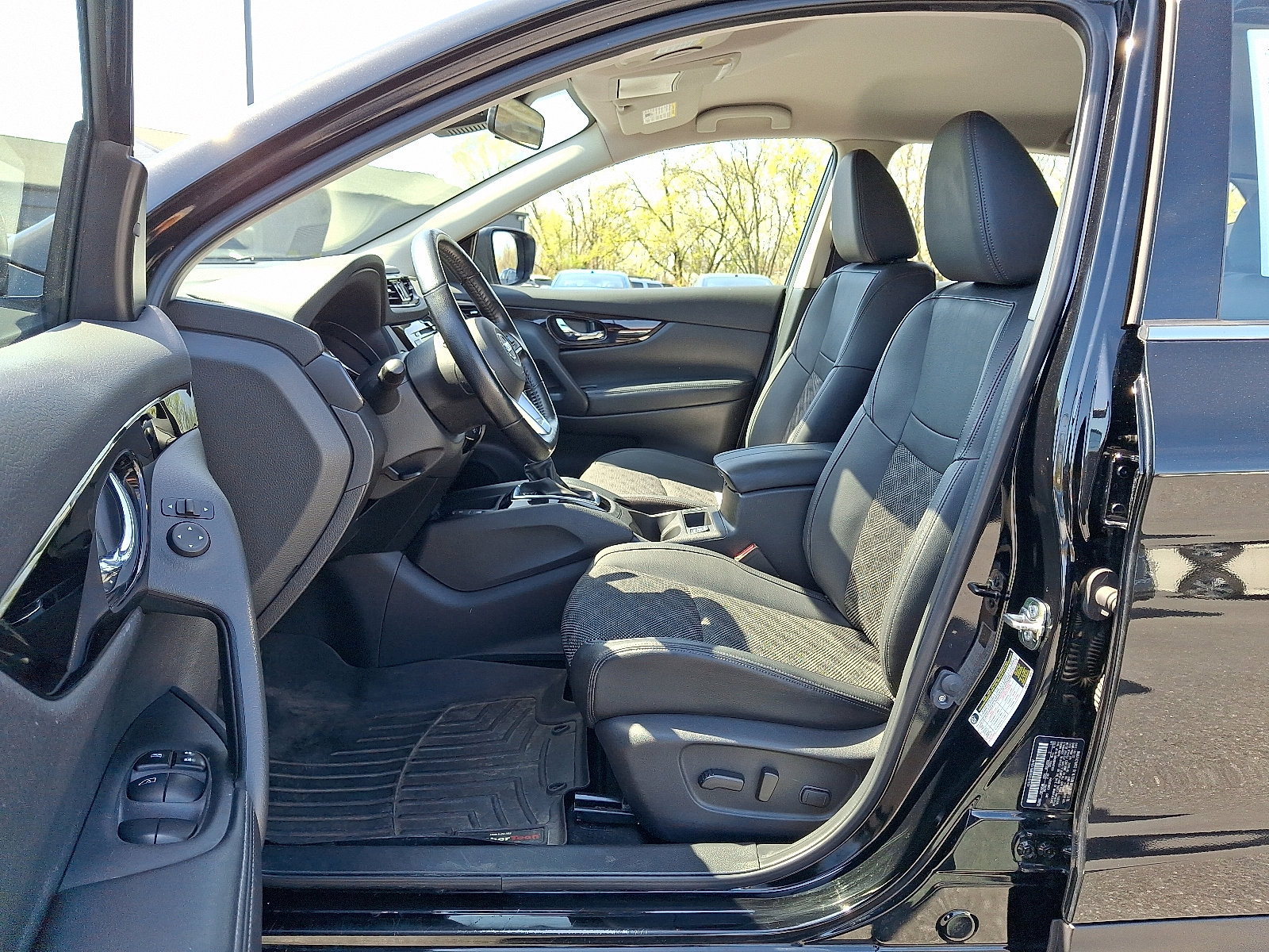 Certified 2022 Nissan Rogue Sport SV w/ Technology Package image 15