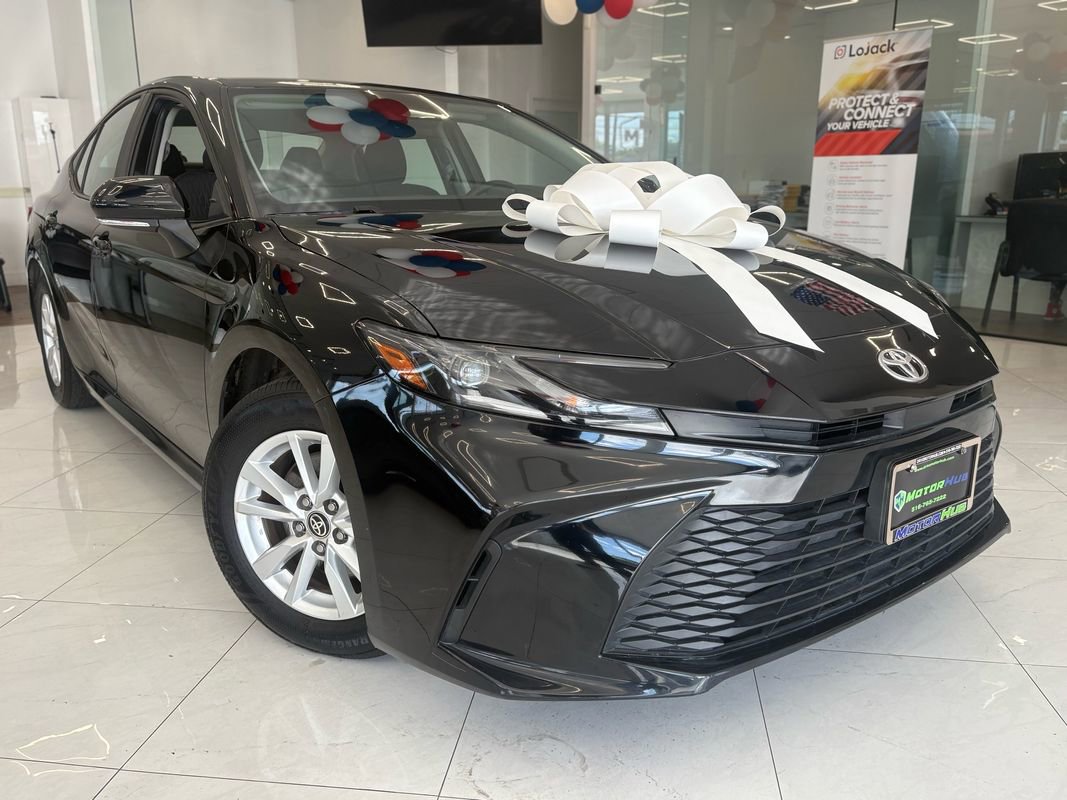 Used 2025 Toyota Camry LE FWD image 3